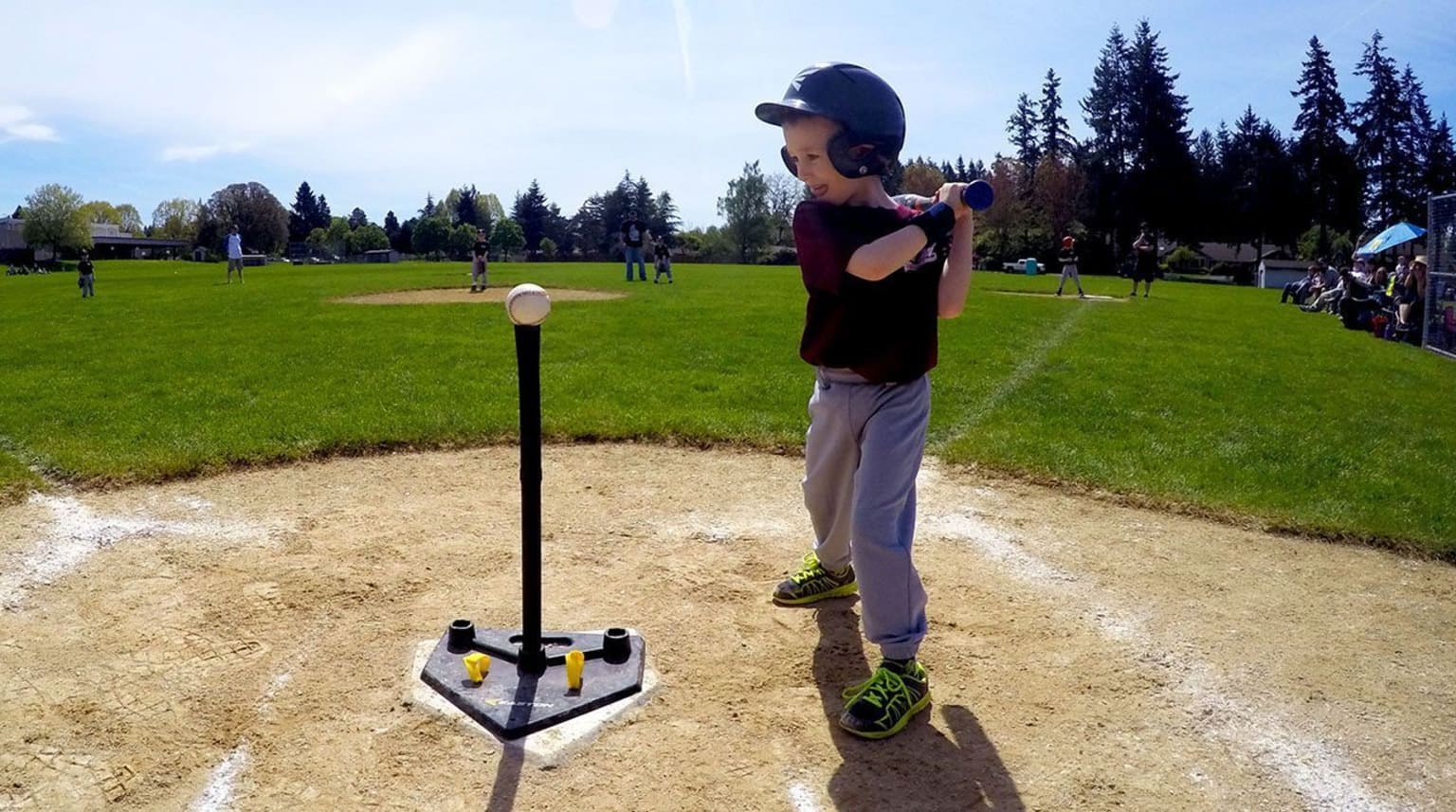 parents-intro-tee-ball-player-swinging